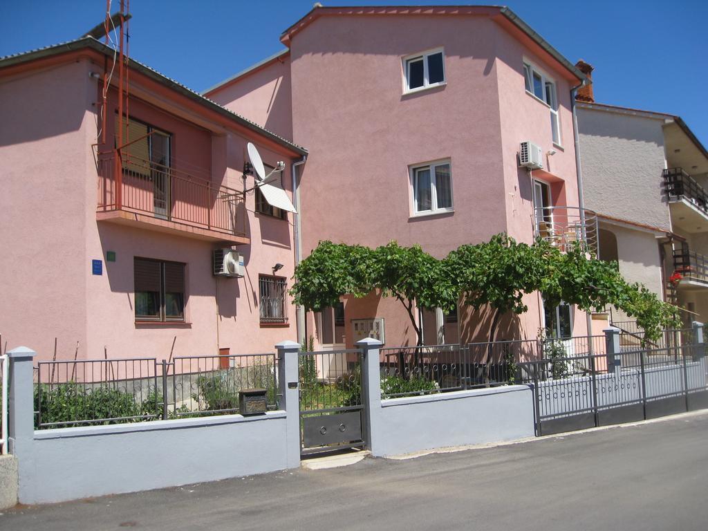 Dina Apartment *