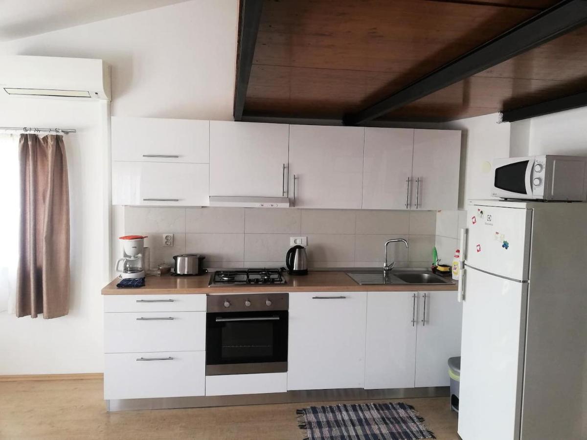 Apartment Dina *